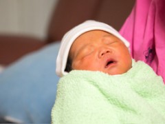 新生儿经常吐奶 宝宝频繁吐奶