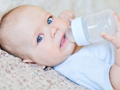 婴儿11个月大时可添加多种营养补充食物