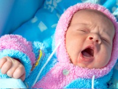 新生儿肌张力高通常会让比较烦躁以及哭闹